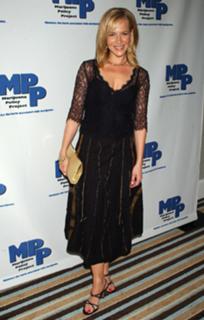 Julie Benz feet photo thumbnail