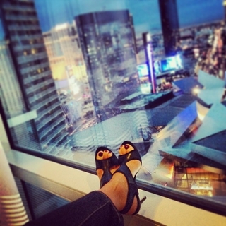 Julie Benz feet photo thumbnail
