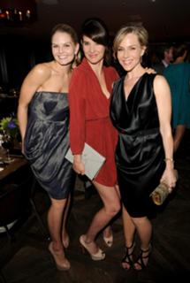 Julie Benz feet photo thumbnail