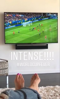 Julie Benz feet photo thumbnail