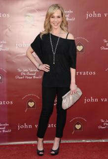 Julie Benz feet photo thumbnail