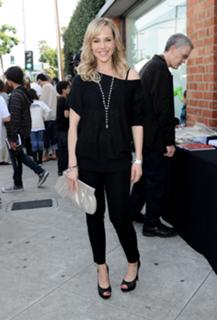 Julie Benz feet photo thumbnail