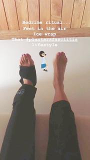 Julie Benz feet photo thumbnail