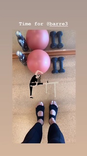 Julie Benz feet photo thumbnail