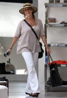 Julie Benz feet photo thumbnail