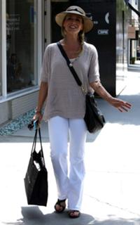 Julie Benz feet photo thumbnail