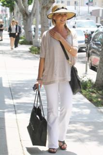 Julie Benz feet photo thumbnail