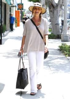 Julie Benz feet photo thumbnail