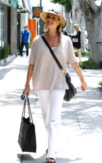 Julie Benz feet photo thumbnail