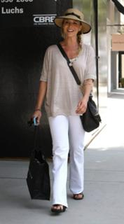 Julie Benz feet photo thumbnail