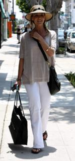 Julie Benz feet photo thumbnail