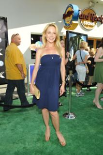 Julie Benz feet photo thumbnail