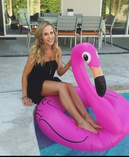 Julie Benz feet photo thumbnail