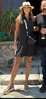Julie Benz feet photo thumbnail