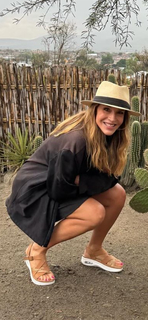 Julie Benz feet photo thumbnail
