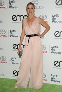 Julie Bowen feet photo thumbnail
