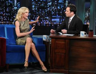 Julie Bowen feet photo thumbnail
