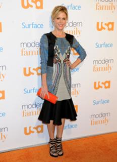 Julie Bowen feet photo thumbnail