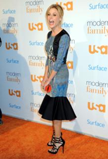 Julie Bowen feet photo thumbnail