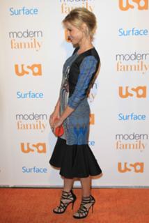 Julie Bowen feet photo thumbnail