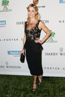 Julie Bowen feet photo thumbnail