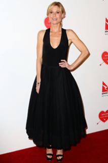 Julie Bowen feet photo thumbnail