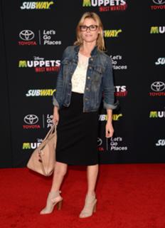 Julie Bowen feet photo thumbnail
