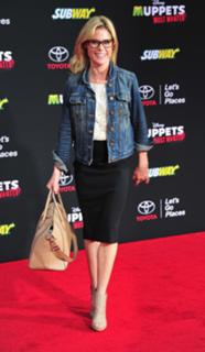 Julie Bowen feet photo thumbnail