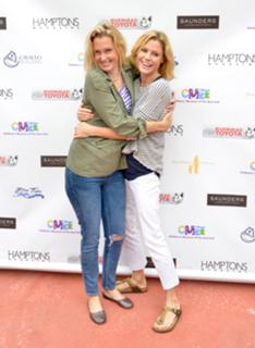 Julie Bowen feet photo thumbnail