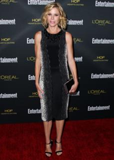 Julie Bowen feet photo thumbnail