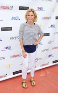 Julie Bowen feet photo thumbnail