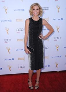 Julie Bowen feet photo thumbnail