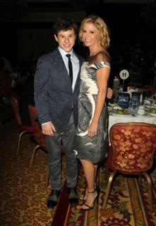 Julie Bowen feet photo thumbnail