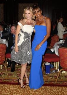 Julie Bowen feet photo thumbnail