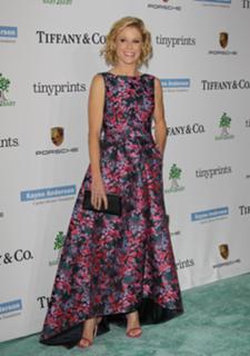 Julie Bowen feet photo thumbnail