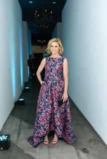 Julie Bowen feet photo thumbnail