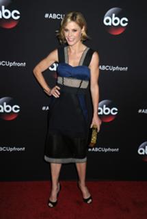 Julie Bowen feet photo thumbnail
