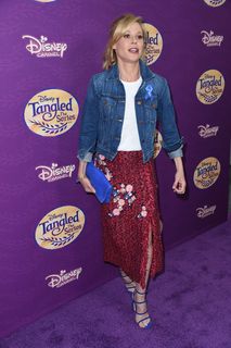Julie Bowen feet photo thumbnail