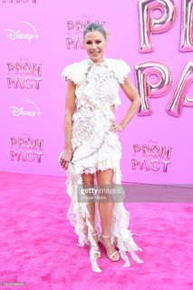 Julie Bowen feet photo thumbnail