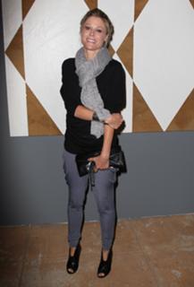 Julie Bowen feet photo thumbnail
