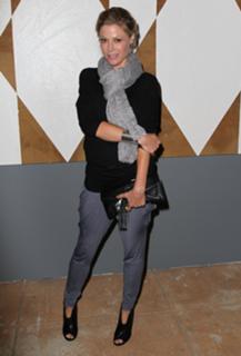Julie Bowen feet photo thumbnail