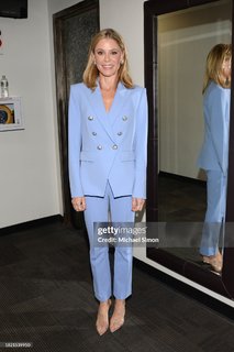 Julie Bowen feet photo thumbnail