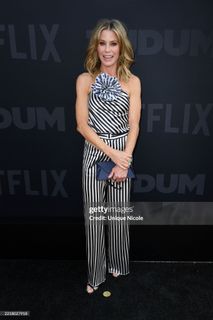 Julie Bowen feet photo thumbnail