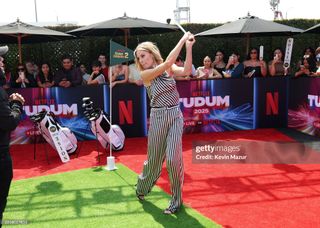 Julie Bowen feet photo thumbnail