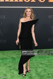 Julie Bowen feet photo thumbnail