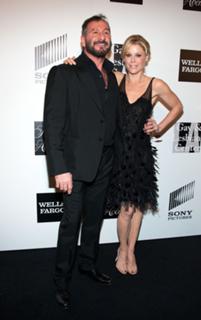 Julie Bowen feet photo thumbnail