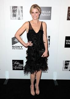 Julie Bowen feet photo thumbnail