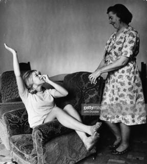 Julie Christie feet photo 15