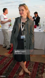 Julie Delpy feet photo thumbnail