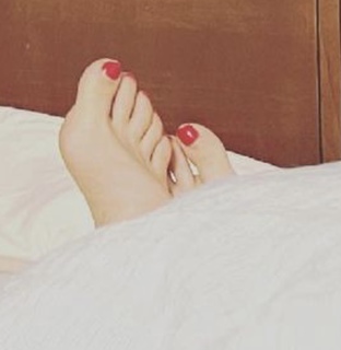 Julie Delpy feet photo thumbnail